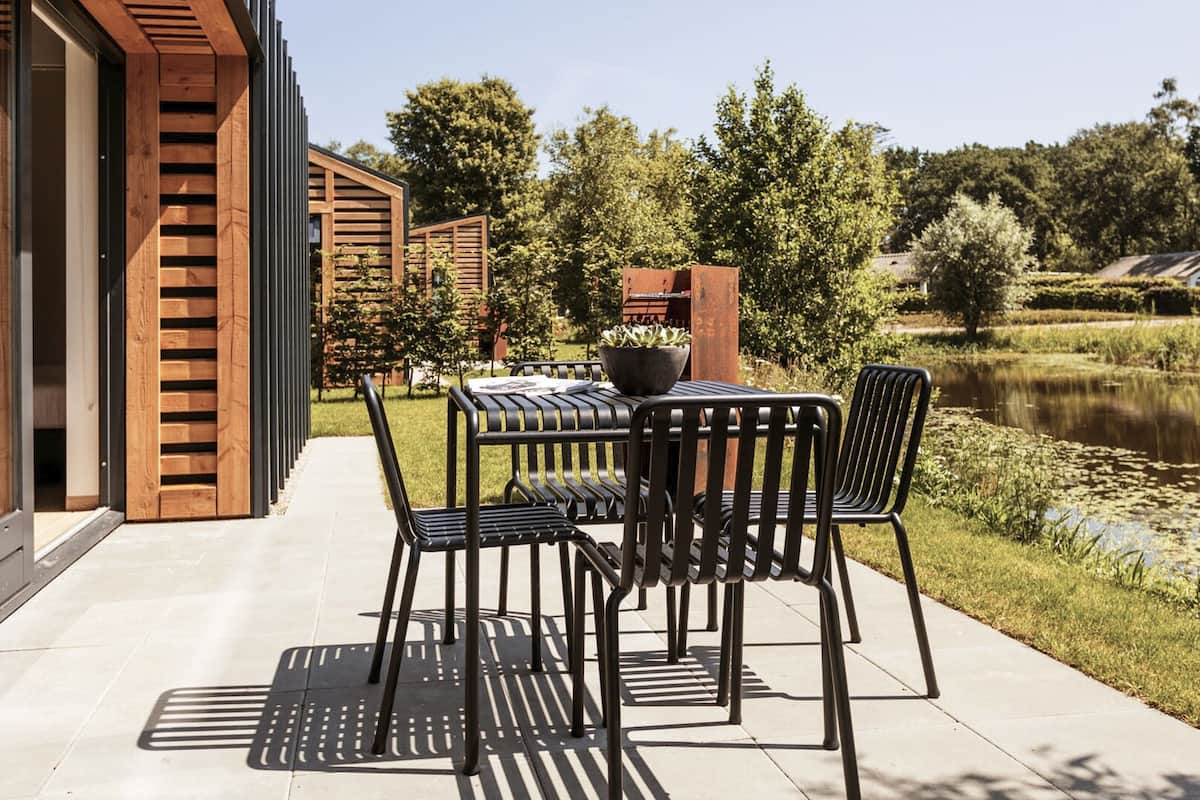 Suitelodge Waterside and BBQ | Cocina privada | Microondas, horno, parrilla de estufa y lavavajillas