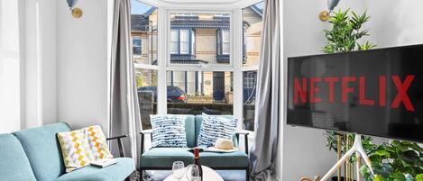 Fernseher, Stereoanlage, Arbeitsbereiche