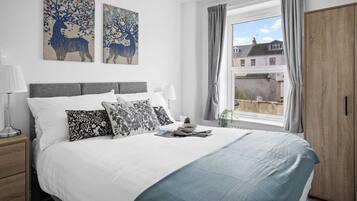 3 bedrooms, desk, iron/ironing board, WiFi