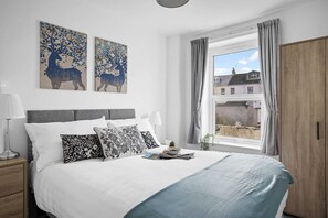 3 bedrooms, desk, iron/ironing board, WiFi