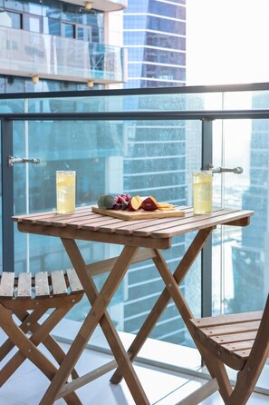 Outdoor dining - Livbnb Suites - Bright 1 BR Suite in Merano Tower (Dubai)