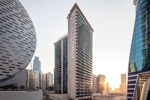Exterior - Livbnb Suites - Bright 1 BR Suite in Merano Tower (Dubai)