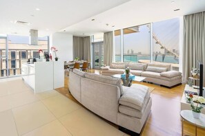 Unclassified image, 3 of 31, button - Prime 3BR + 1 Suite with Full Ain Dubai View in Bluewaters (Dubai)