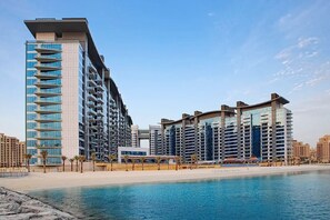 On the beach - Livbnb - Oceanic - 1BR w/Sea View & Beach Access (Dubai)