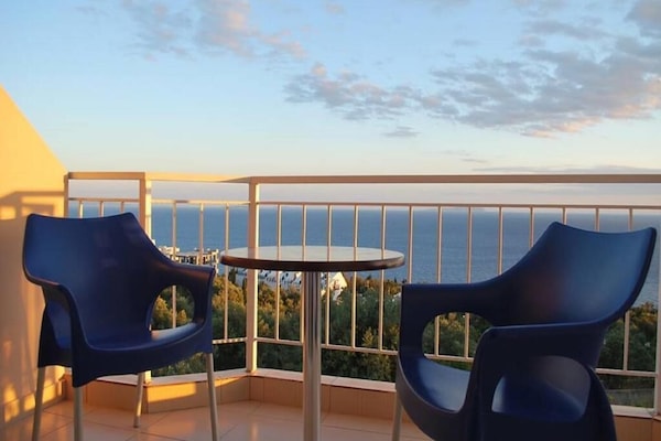 Dreibettzimmer, Balkon | Schallisolierte Zimmer, kostenloses WLAN, Bettwäsche