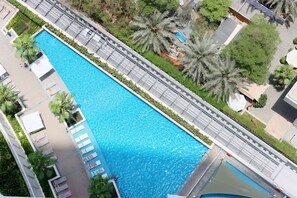 Pool - Livbnb | Beachfront 2B with Sea & Ain Dubai Views (Dubai)