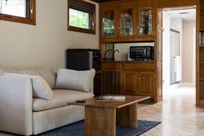 Interior - Foxwood Cottage ~ Fireplace+Free Parking! Near BNA (Nashville)