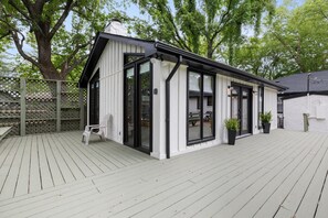 Terrace/patio - Foxwood Cottage ~ Fireplace+Free Parking! Near BNA (Nashville)