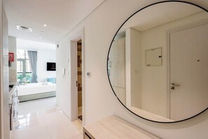 1 bedroom, iron/ironing board, free WiFi, bed sheets - Livbnb- Cosy Studio in Palm, Close to Nakheel Mall (Dubai)