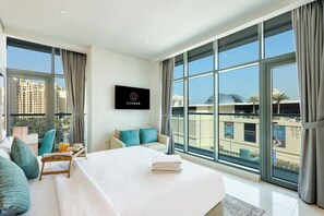 房內夾萬、熨斗/熨衫板、床單