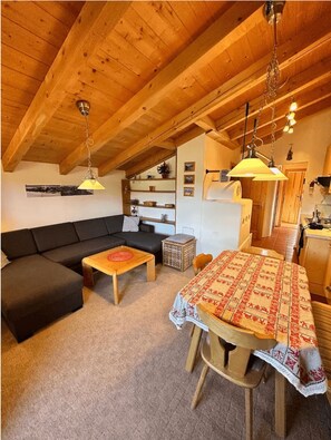 Smart TV, DVD player, books