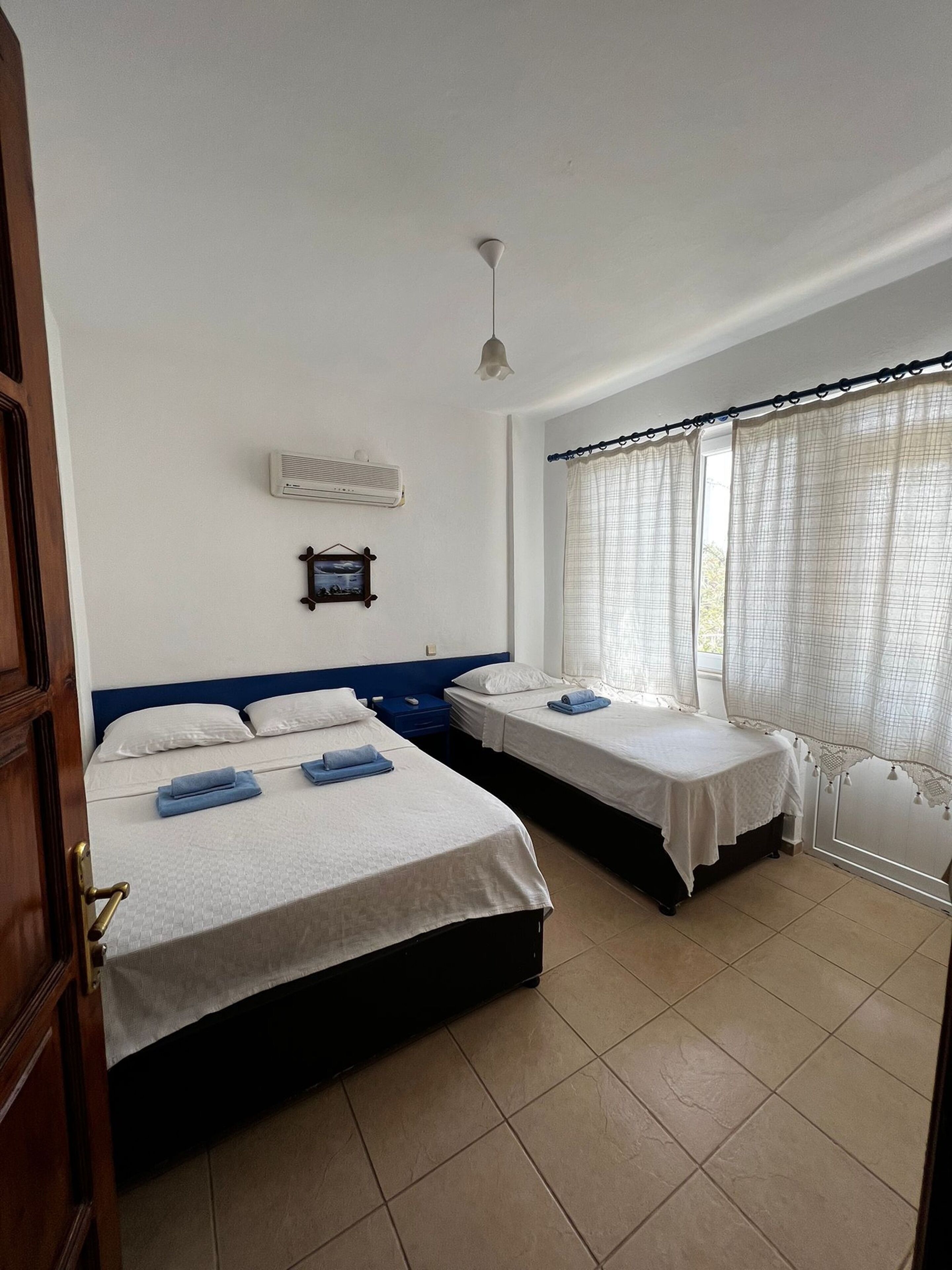 Photo - New golden gate hotel