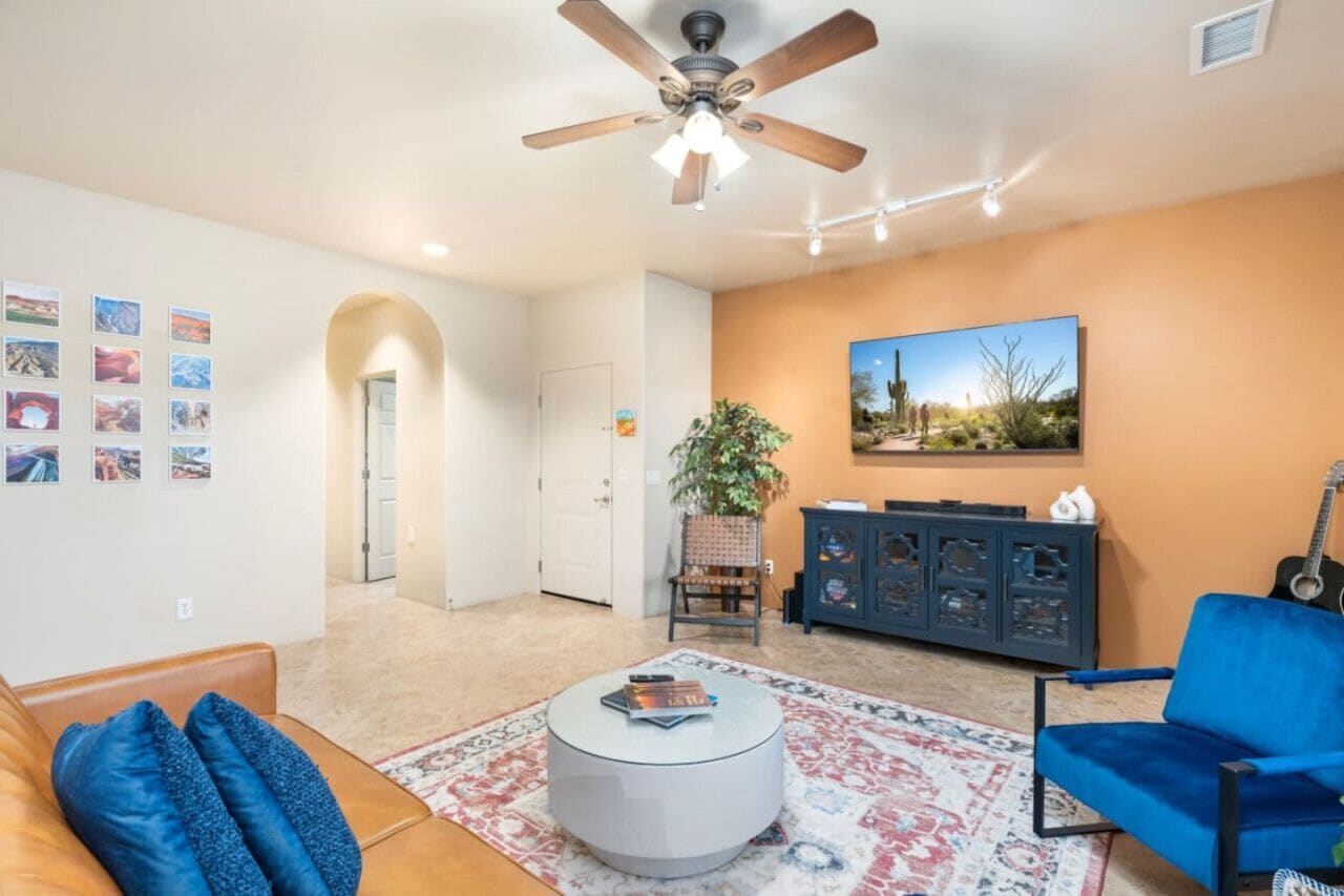 Smart TV, fireplace, stereo