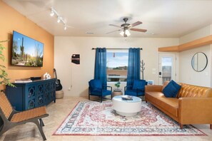 Smart TV, fireplace, stereo