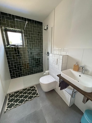 Shower, hair dryer, bidet, towels - Schöne Schweden Haus im Ruhige Mühlingen Bodensee (Mühlingen)