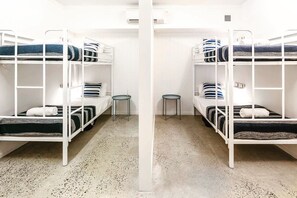 3 bedrooms, iron/ironing board, WiFi, bed sheets - Ansar Homestay (Dubai)