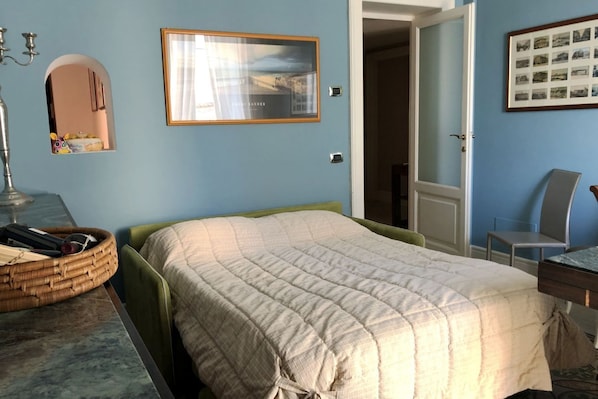 1 chambre, fer et planche à repasser, Wi-Fi, literie fournie