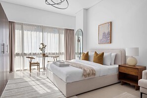 Classic Studio Suite | Egyptian cotton sheets, premium bedding, memory-foam beds, in-room safe - Silkhaus Nova Tower DSO (Dubai)