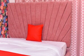 1 bedroom, iron/ironing board, WiFi, bed sheets - 5min to Wilson Airport! 
Modern, New and Tastefully Furnished 1br apartment Nrb (Nairobi)