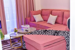 Smart TV - 5min to Wilson Airport! 
Modern, New and Tastefully Furnished 1br apartment Nrb (Nairobi)