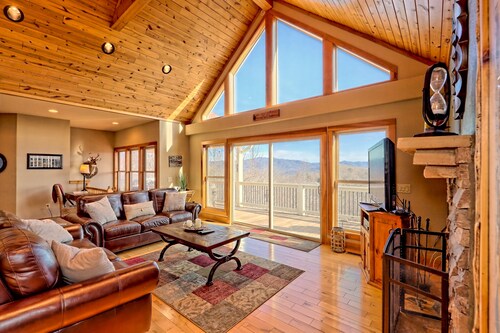 The Overlook  by Chatuge Home Concierge<br>Awesome lake and mountain views, fire pit, hot tub, gas grill