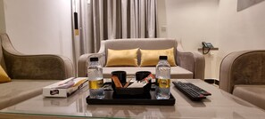 Familien-Doppelzimmer | Wohnbereich | Smart-TV