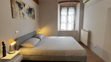 2 bedrooms, desk, soundproofing, iron/ironing board