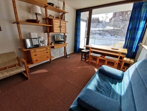 TV - Studio cabin slopeside, southeast balcony (Les Adrets-Prapoutel)