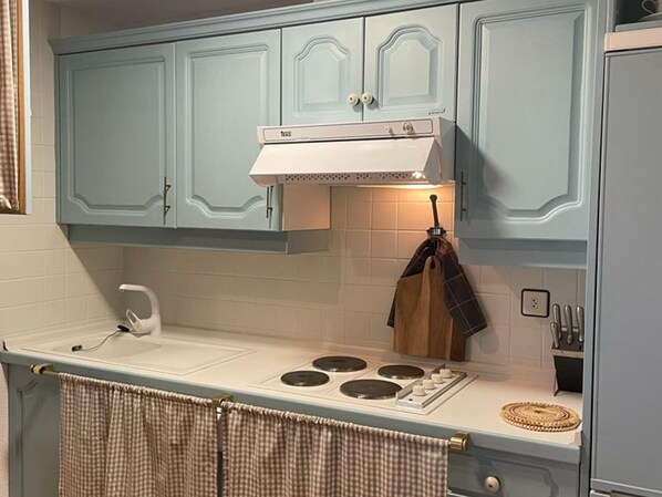 Microonde, forno, piano cottura, lavastoviglie