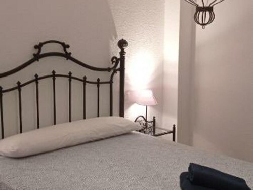 Cozy Mountain Apartment with Fireplace near Astun & Candanchu Ski Resorts