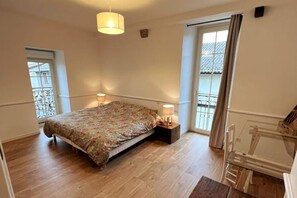 3 bedrooms, in-room safe, desk, iron/ironing board - Character house in the Foyenne bastide (Sainte-Foy-la-Grande)