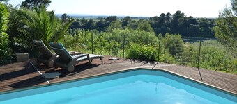 Chalet, very quiet, superb view, and pool (summer)