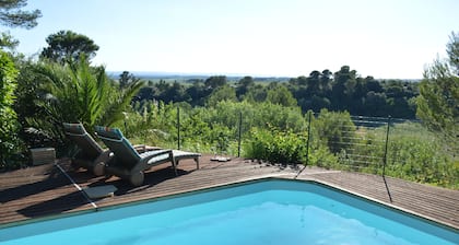 Chalet, very quiet, superb view, and pool (summer)