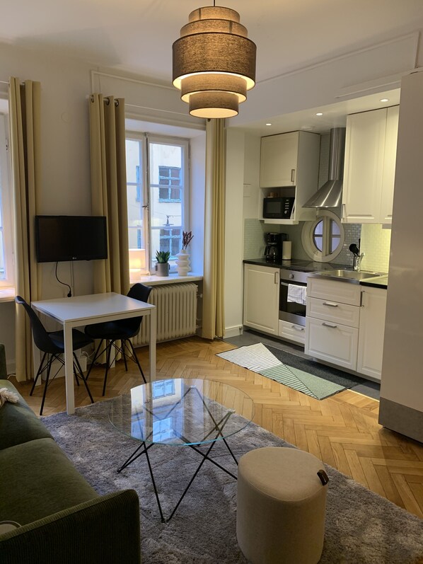 Full-sized fridge, microwave, oven, toaster - Double Studio - RÖRIS (Stockholm)