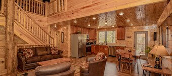 Cool Pool Lodge: Indoor Pool, Home Theater, Game Room, Hot Tub, WiFi and more…