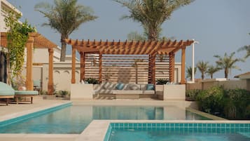 ํ
๋ผ์ค/ํํฐ์ค