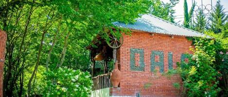 Basic Cottage | Terrace/patio