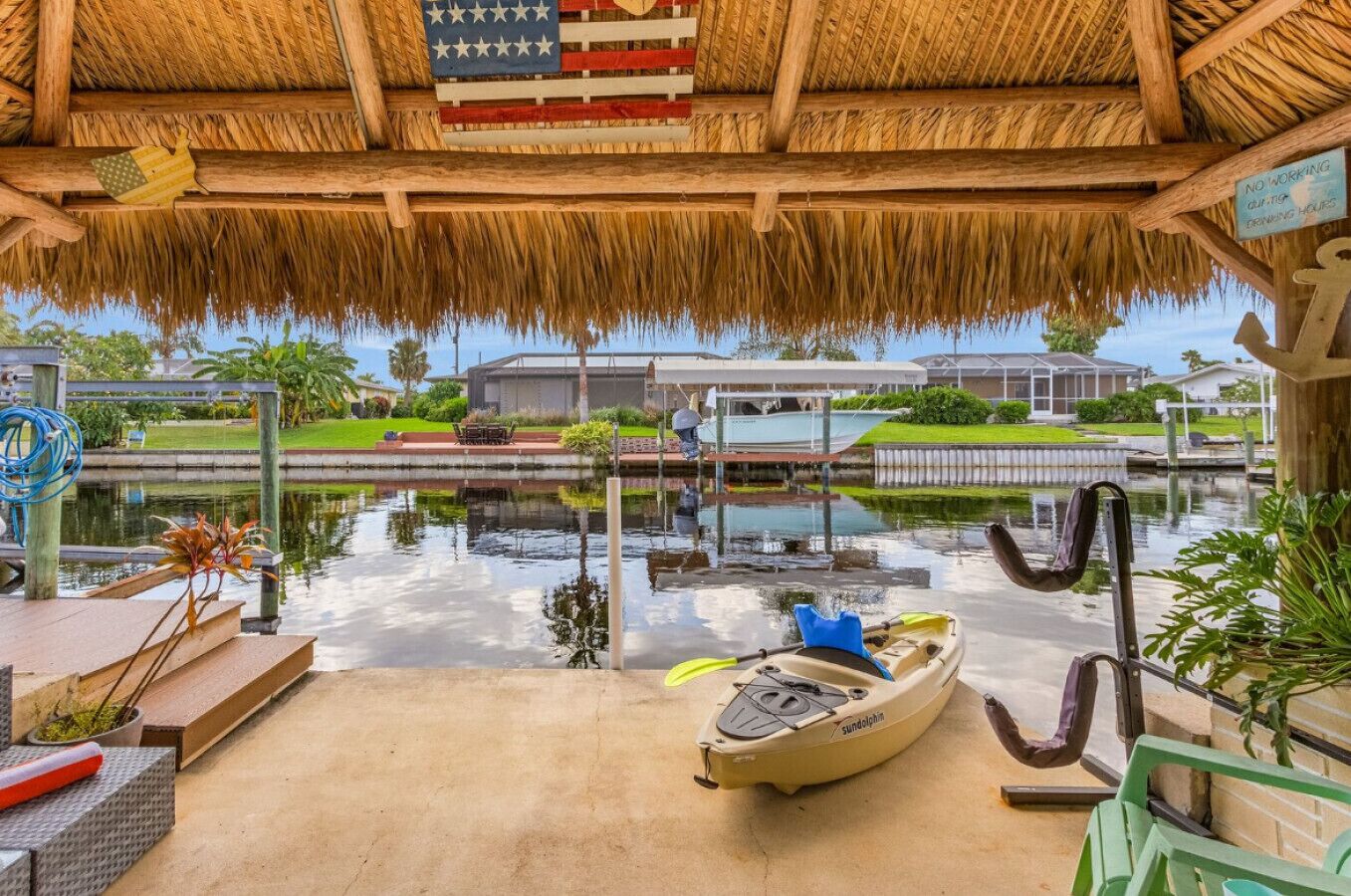 Remodeled Villa with Tiki Hut perfect for boating, kayaking and epic sunsets.