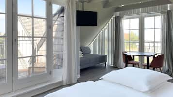 Deluxe Suite | 1 bedroom, free cribs/infant beds, free WiFi, bed sheets