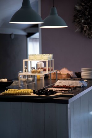 Desayuno buffet diario (DKK 145 por persona)