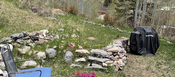 Quite,Cute,Cozy Unit B Unobstructed Views