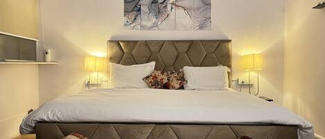 1 dormitorio, escritorio, tabla de planchar con plancha y wifi