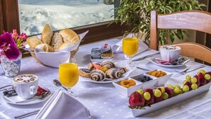 Free daily buffet breakfast - Forest Hills Hotel & Golf Zirc (Zirc)