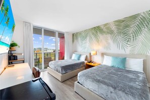 1 bedroom, desk, iron/ironing board, travel cot - Captivating Balcony Views -Walk to the Beach (Hallandale Beach)