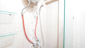 Deluxe Double Room | Bathroom | Shower, towels, soap