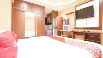 Family Suite | Desk, free WiFi, bed sheets