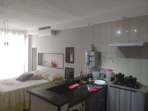 1 habitación, tabla de planchar con plancha, wifi y ropa de cama