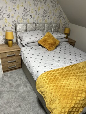 1 bedroom, desk, iron/ironing board, free WiFi - Harris Apartment (Montrose)