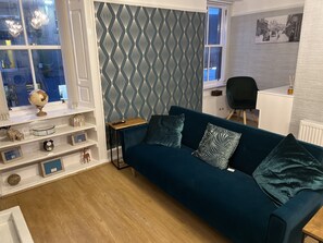 Smart TV - Harris Apartment (Montrose)