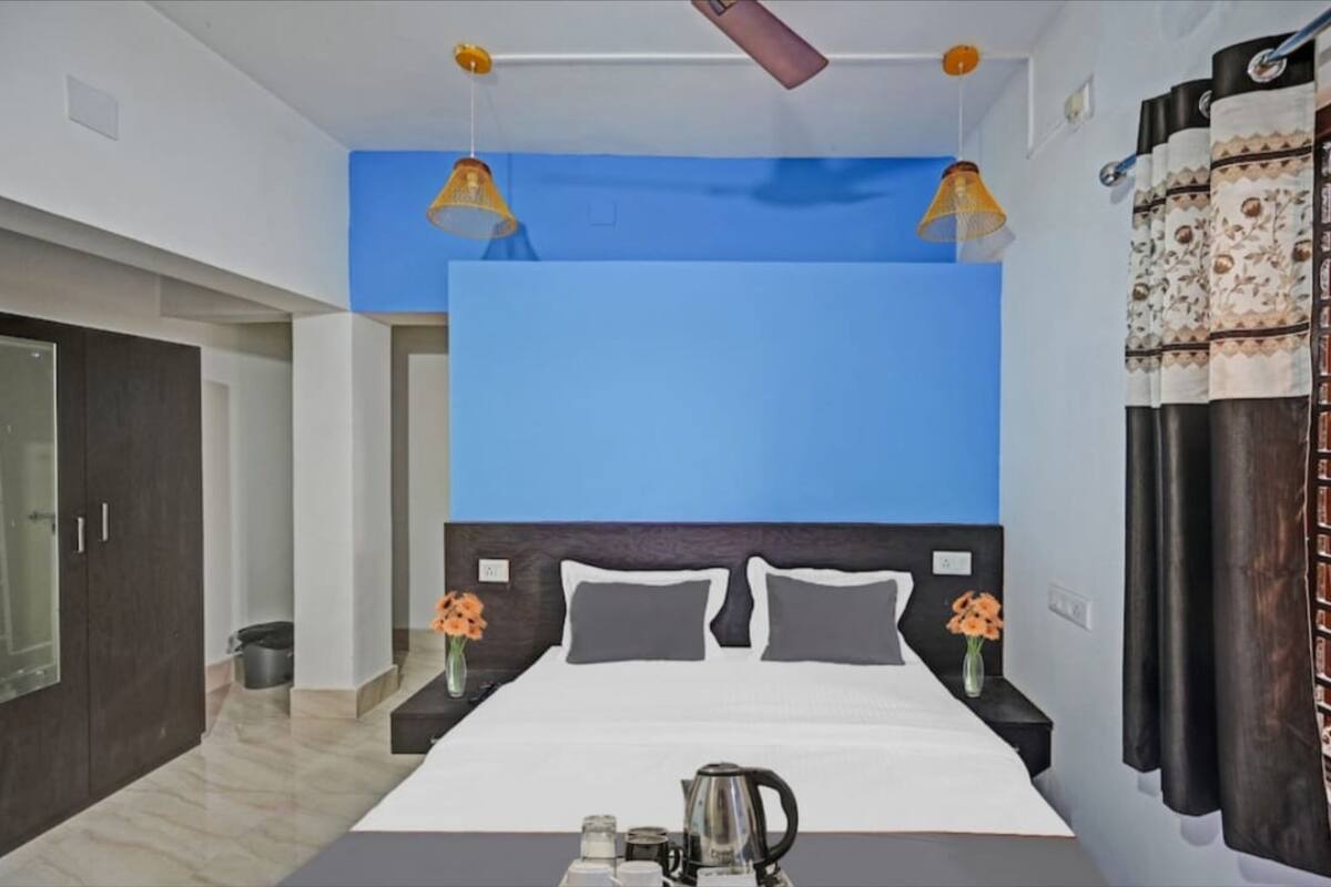 Soundproofing, free WiFi, bed sheets